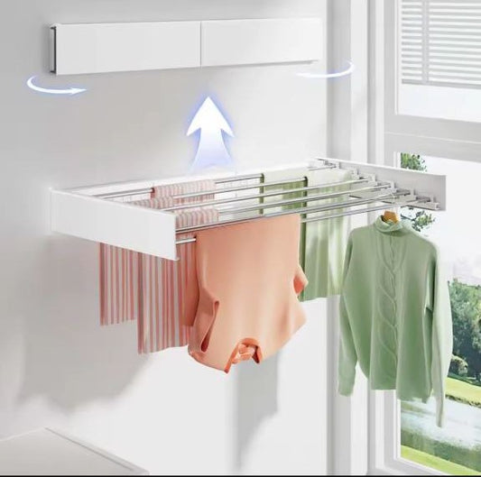 منشفة وعلاقة تجفيف وملابس قابلة للطيّ